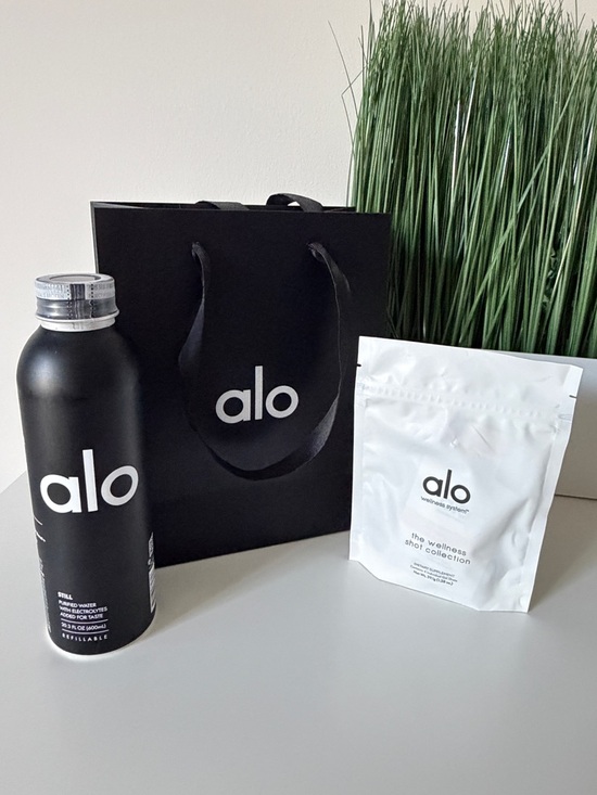 ALO Yoga Other - NEW Alo Yoga Water Bottle Wellness Kit & Gift Bag Set